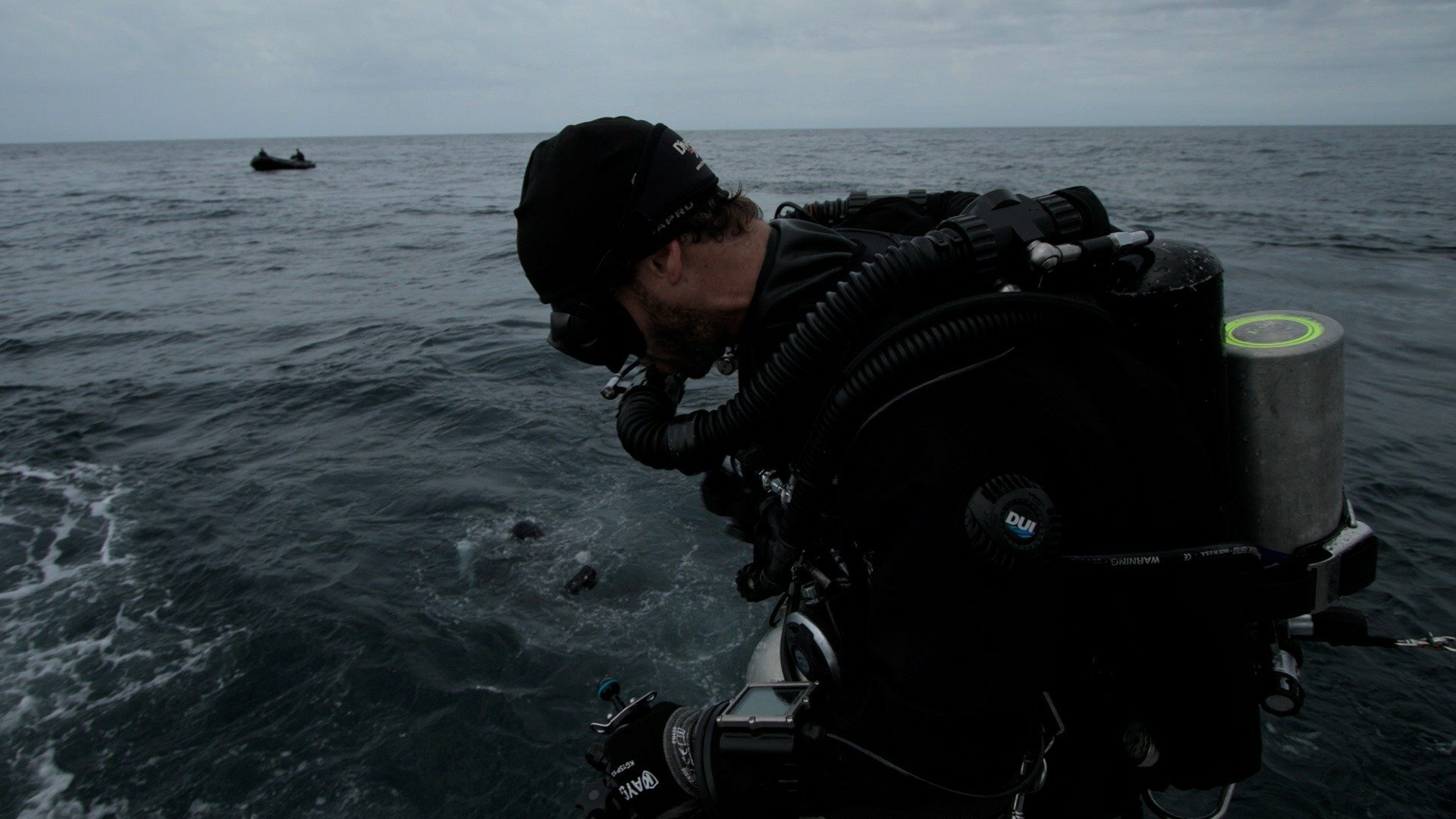 A Maldição do Triângulo das Bermudas : Ondas Traiçoeiras
