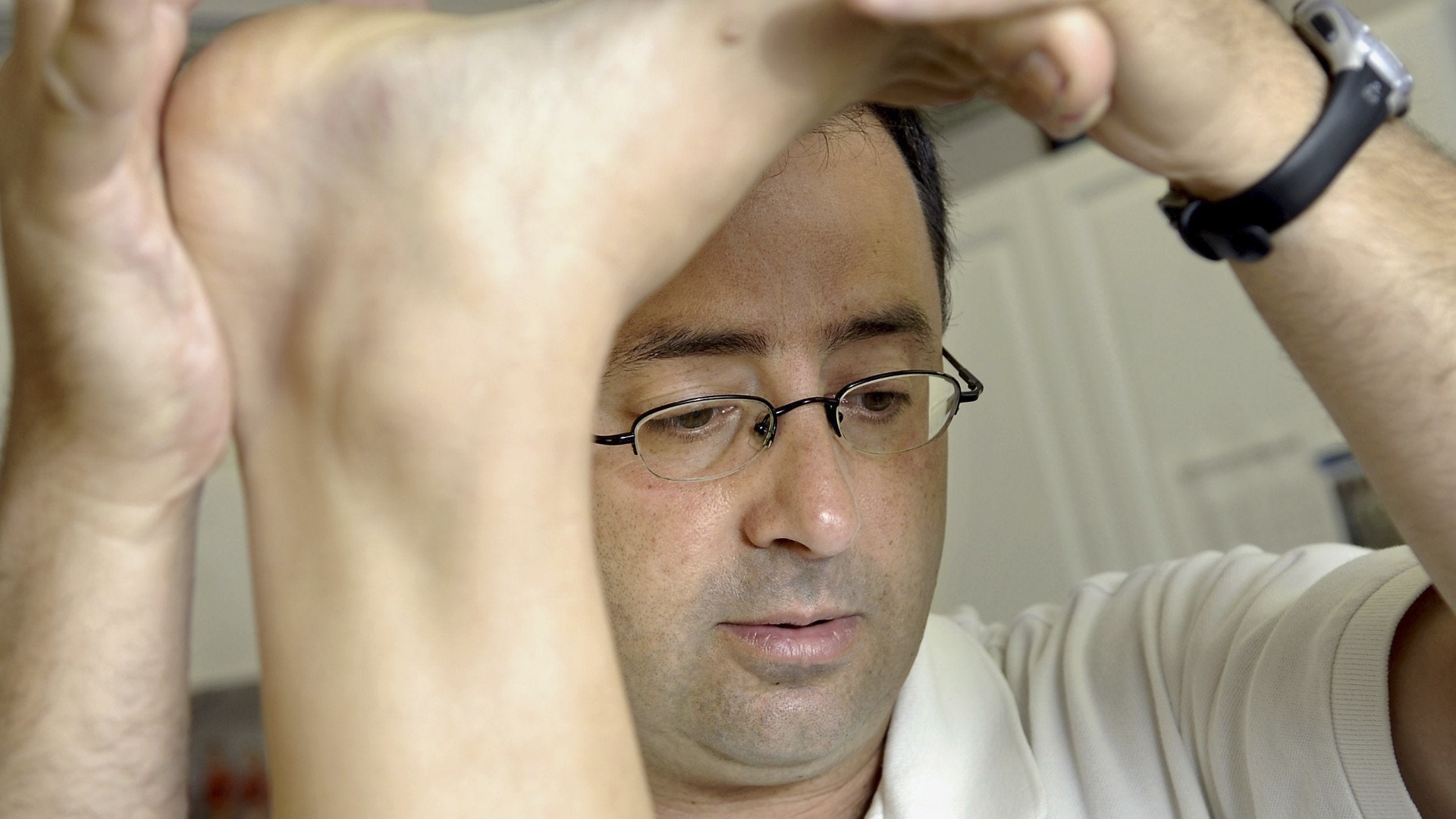 Lobo em Pele de Cordeiro - Abuso de Poder : Corpos em Evidência