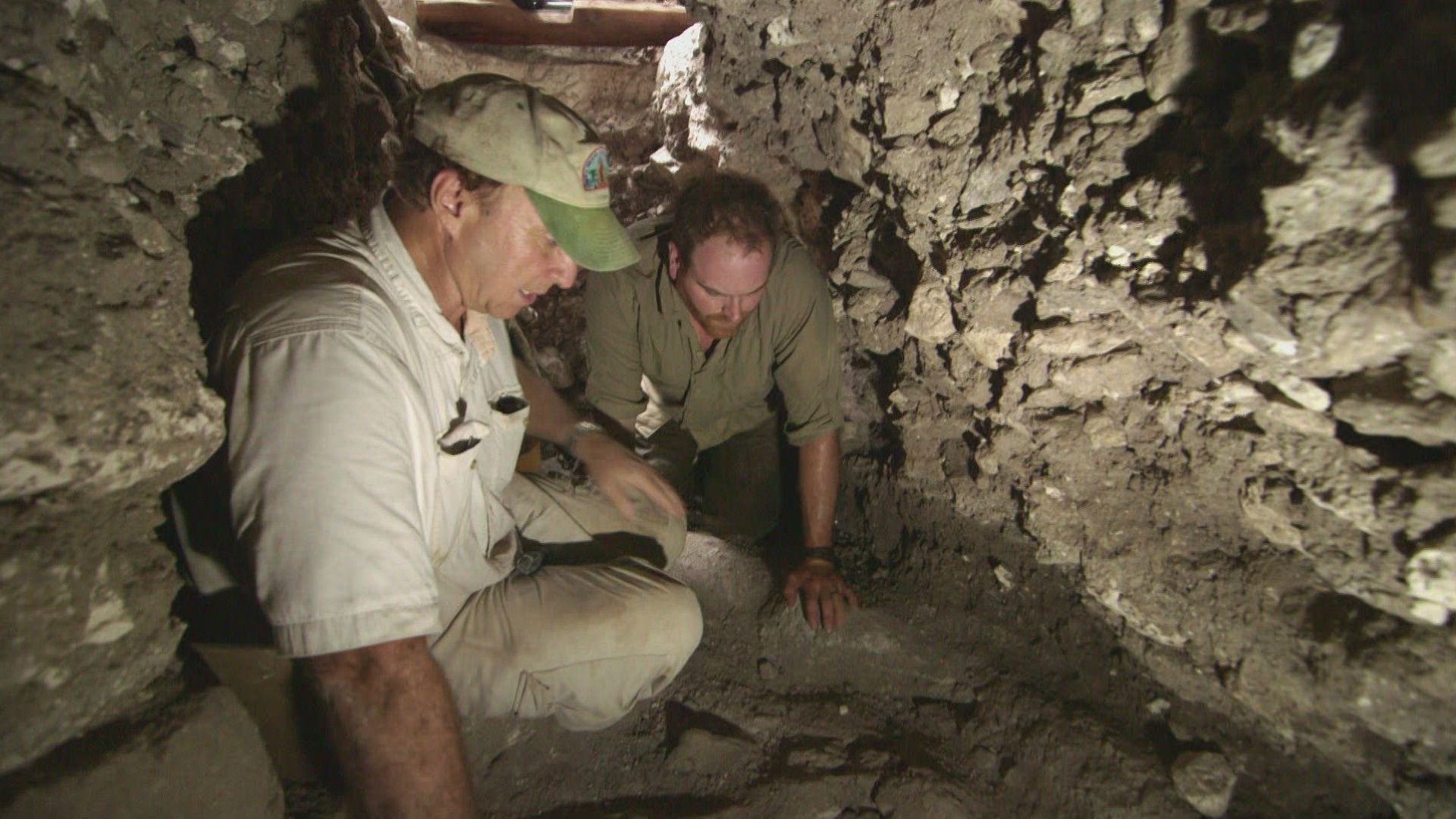 Rumo ao Desconhecido : Pirâmide de Lendas