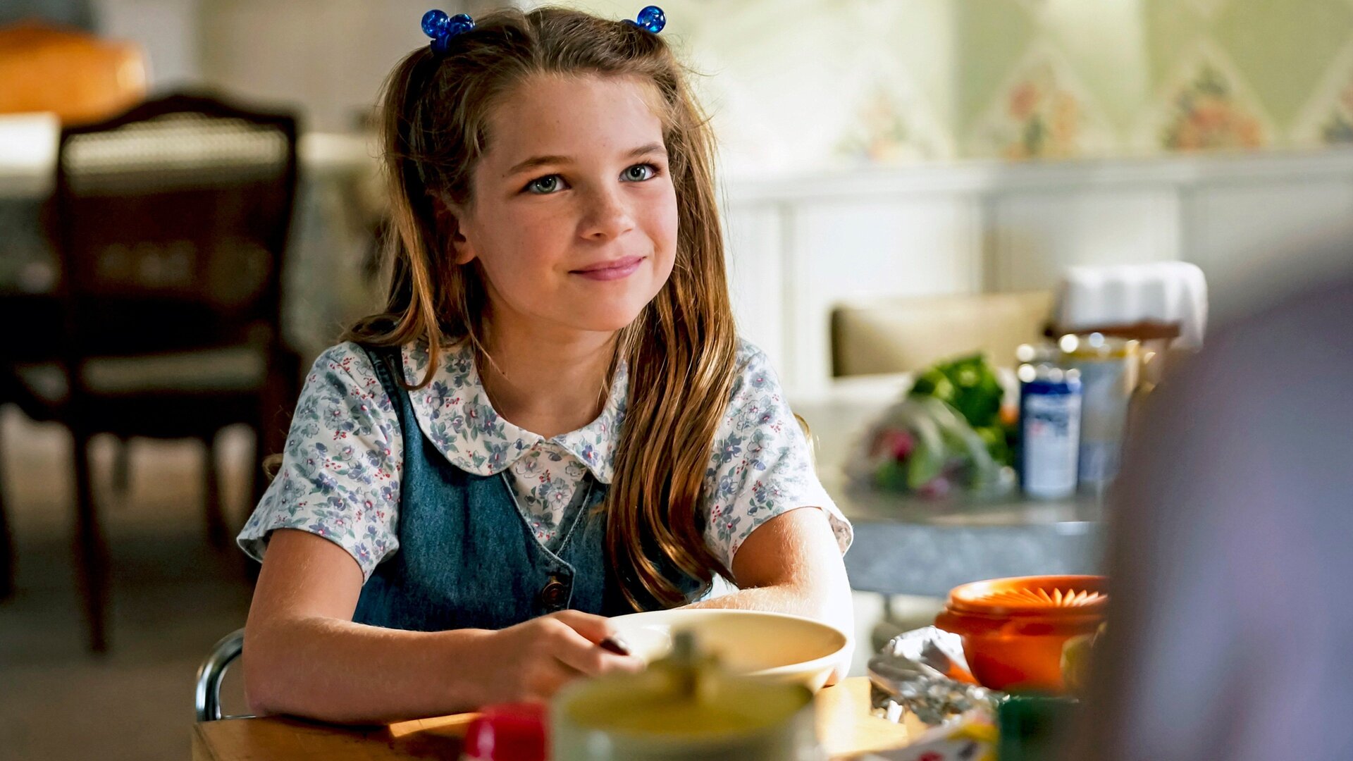 Young Sheldon : A High-Pitched Buzz and Training Wheels